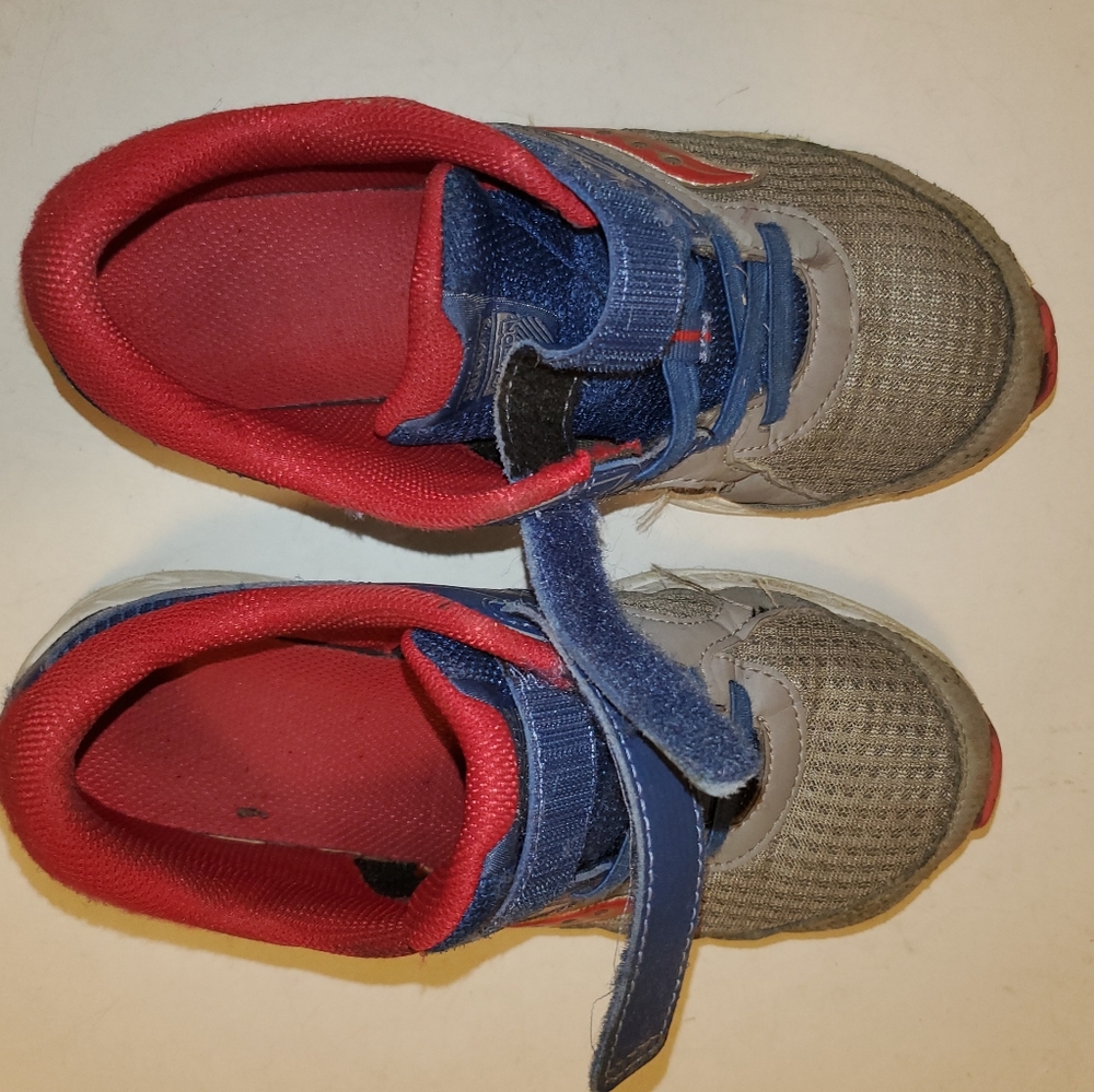 PRE OWNED KIDS STRIDE RITE SHOES SIZE 2.5M STILL GOOD CONDITION